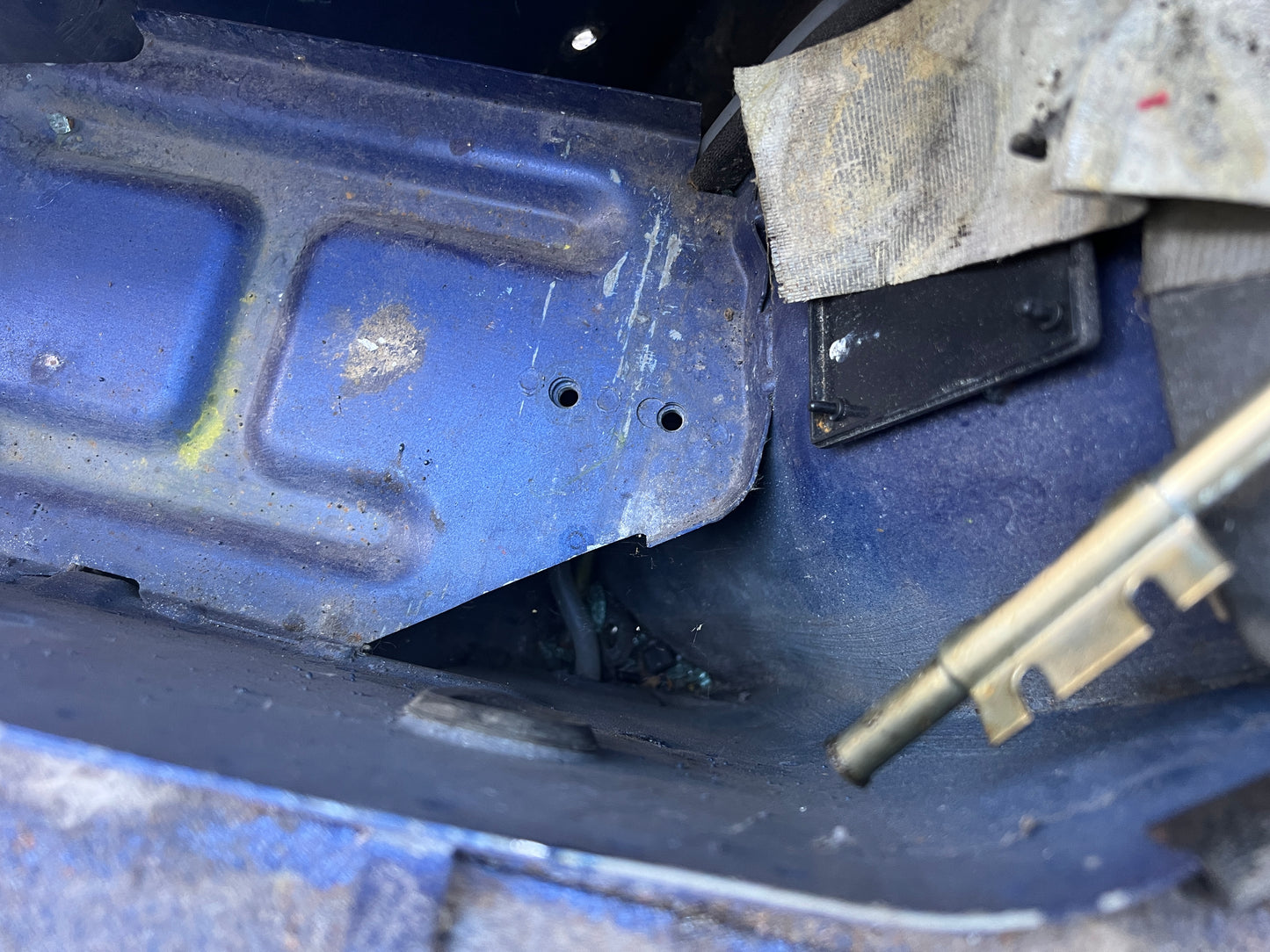 Porsche 944 left side cut, rear fender with sill 94450390303, 94450361102