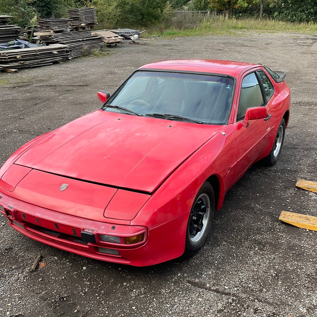 Porsche 944 2.5 frenata, tutti i pezzi disponibili, il prezzo si intende per un dado della ruota