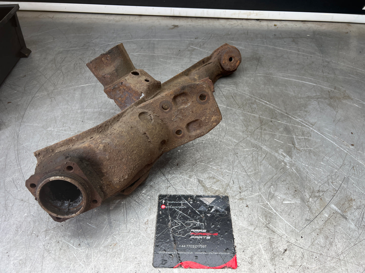Porsche 924 944  -85.5 Rear left trailing arm, 94433102100