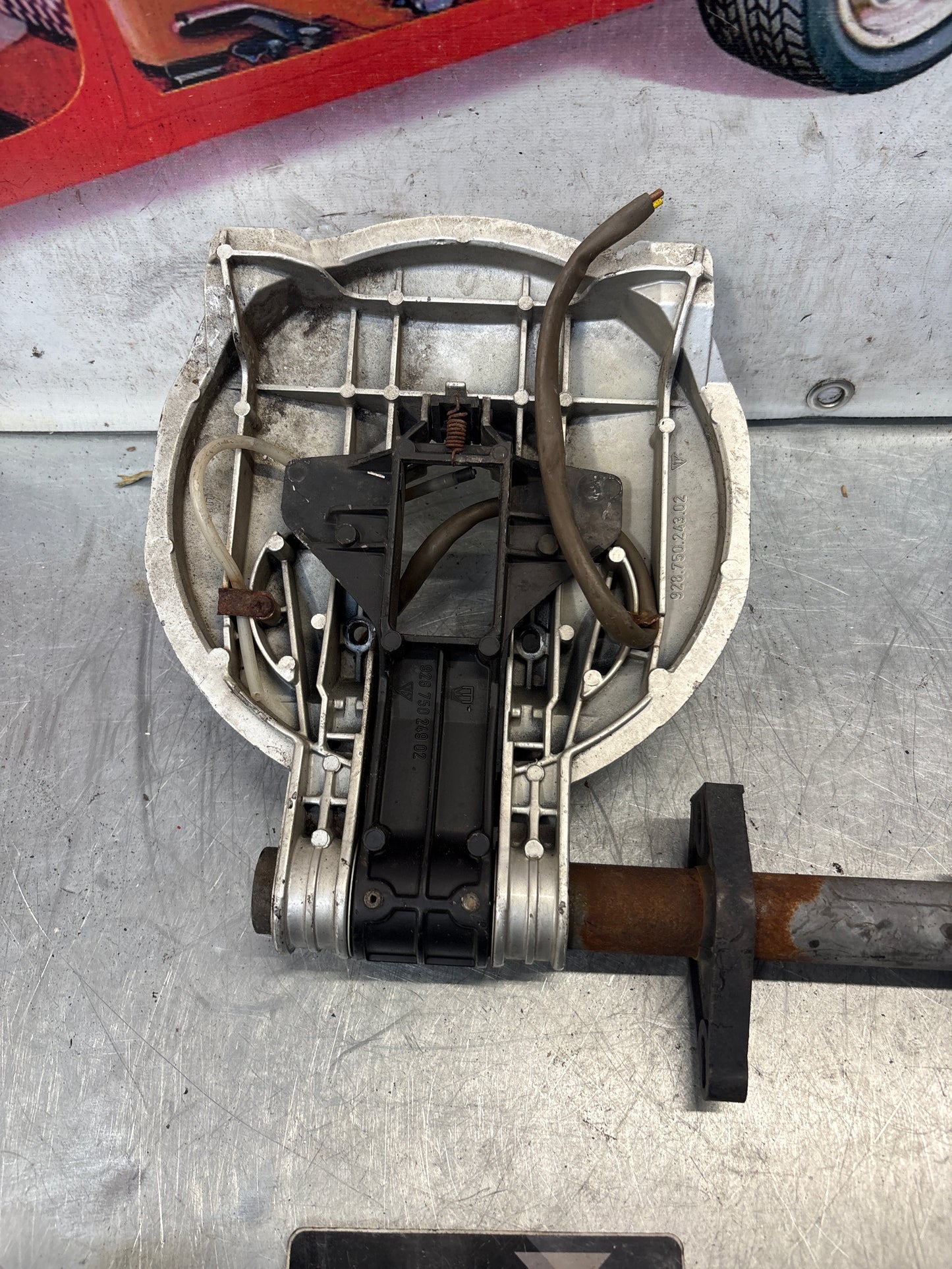 Porsche 928 right headlight swivel frame 92875024902 92875024302 used