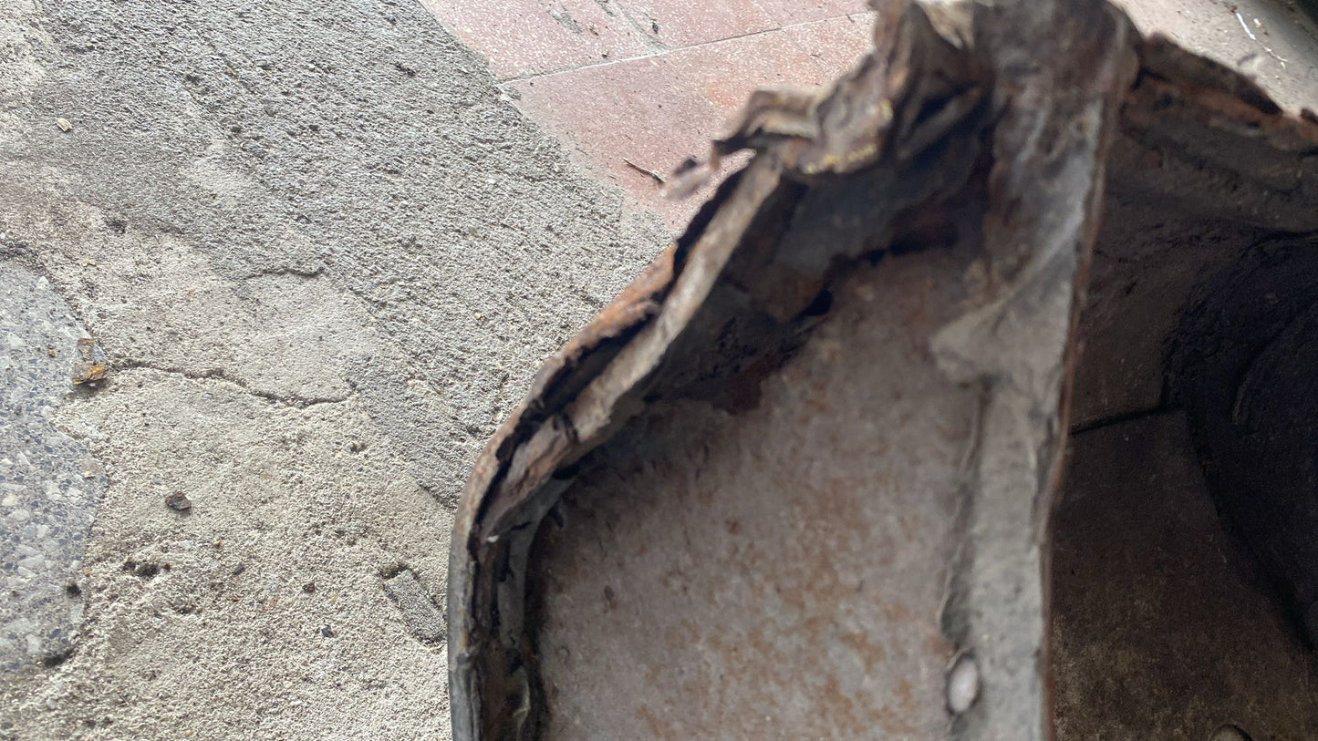 Porsche 944 left side cut, rear fender, 94450390303 with some rust