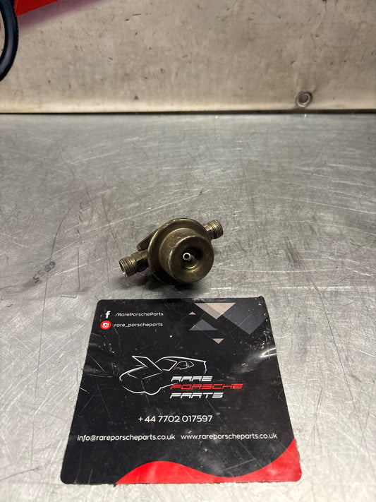 Porsche 928 Fuel pressure regulator, used. 0280160262