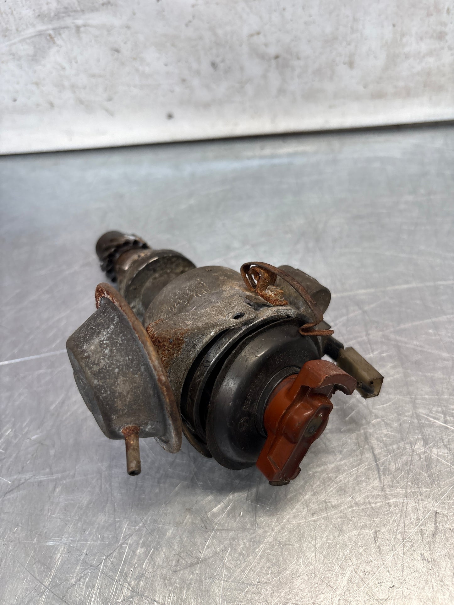 porsche 924 ignition distributor, used 0231170202 / 047905205B