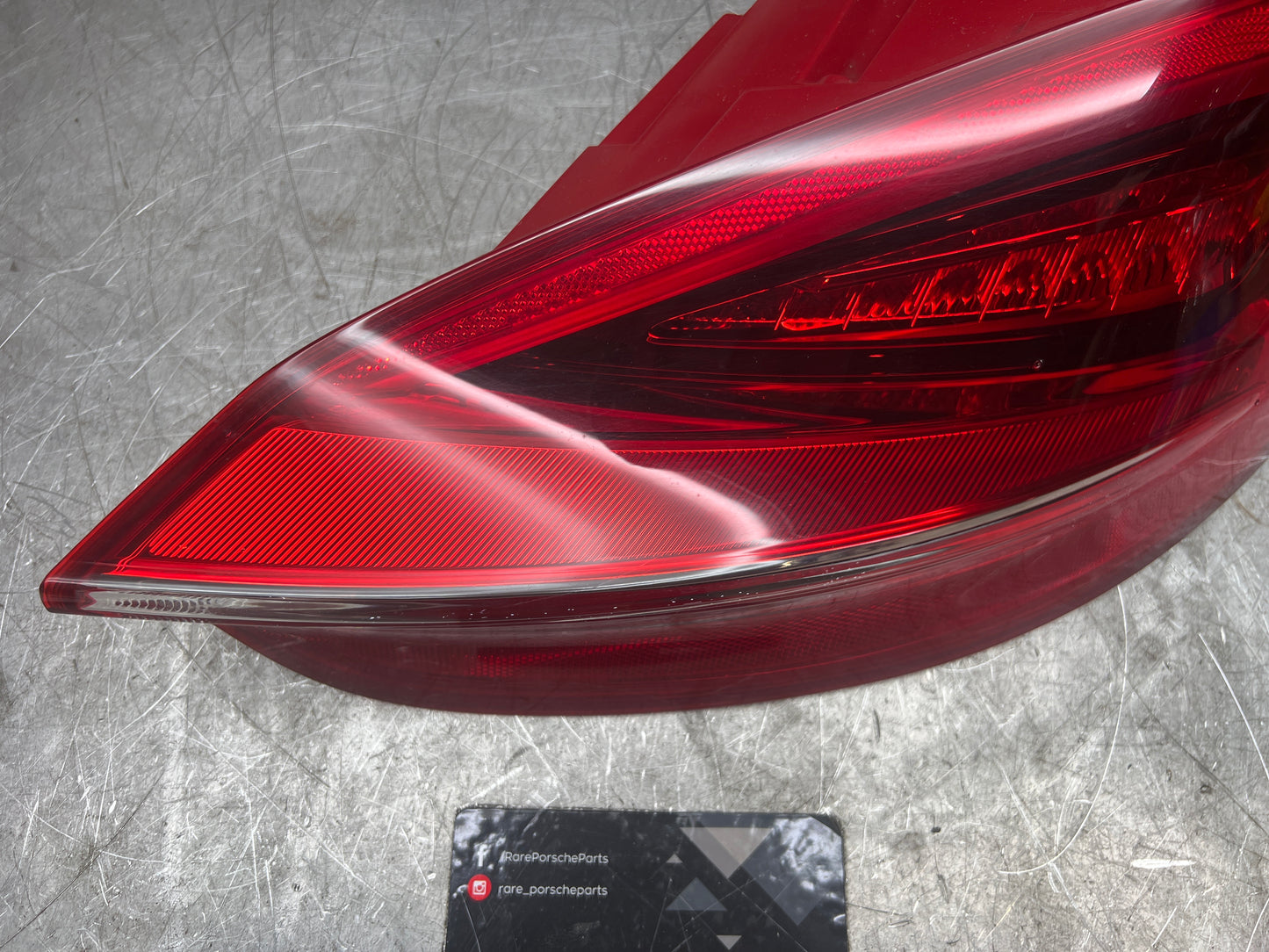 PORSCHE BOXTER CAYMAN 981 DRIVERS SIDE RIGHT REAR TAILLIGHT 98163114211