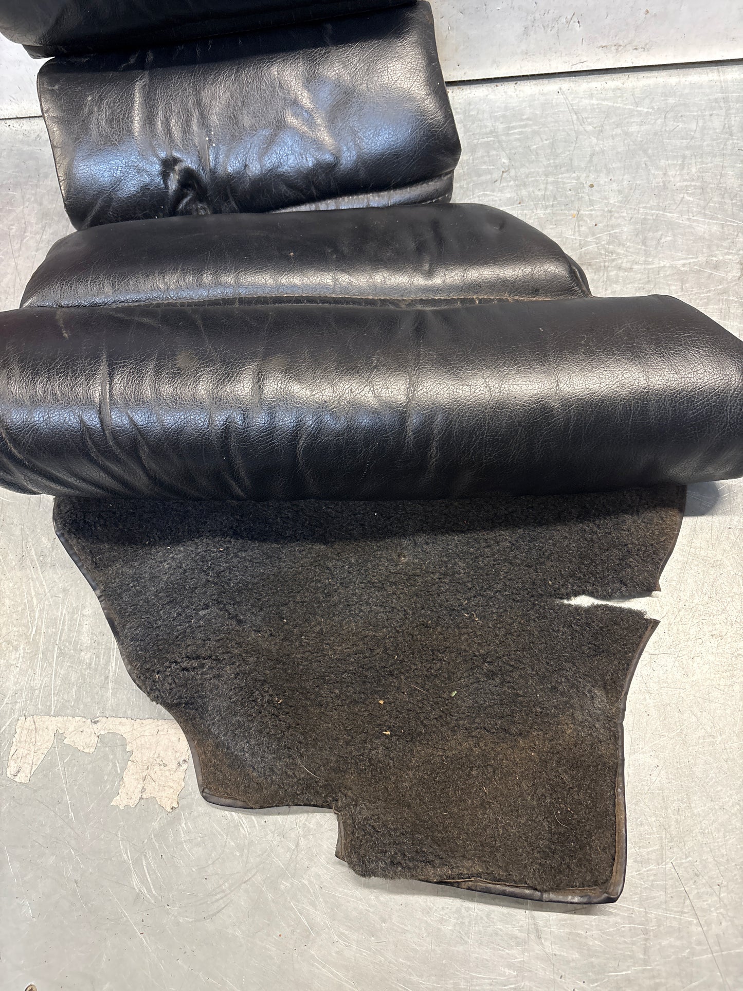 Porsche 928 rear left seat and center + upper cushion, used, black 92852205951 / 92852208751 / 92852204550