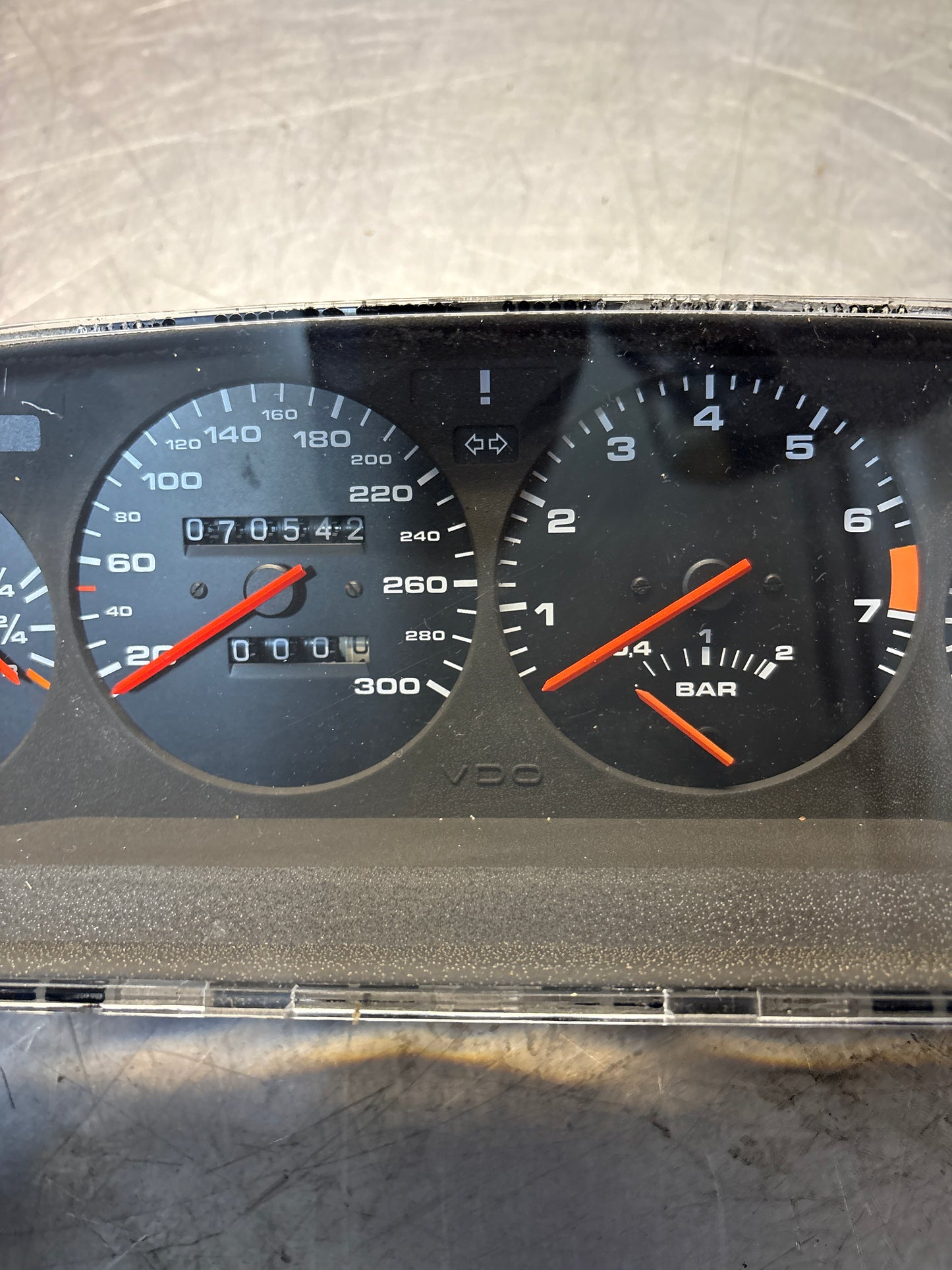 Porsche 944 Turbo dash clock binnacle pod speedometer, 951641311 used 070542 miles plastic screen has some small scratches