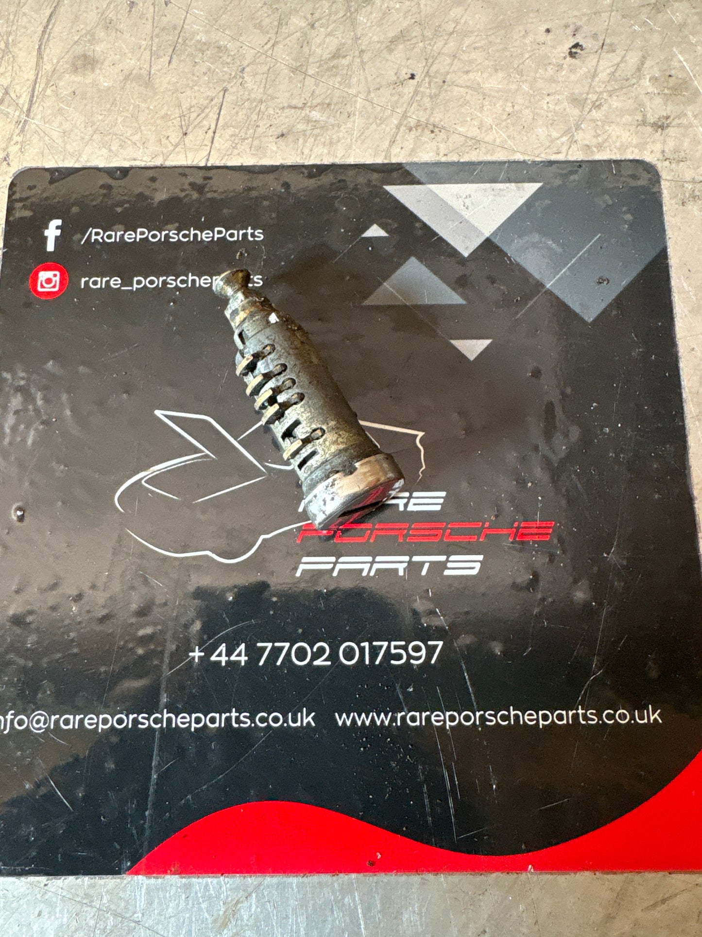 Porsche 924 944 94453890300 door lock barell cylinder, without key, used