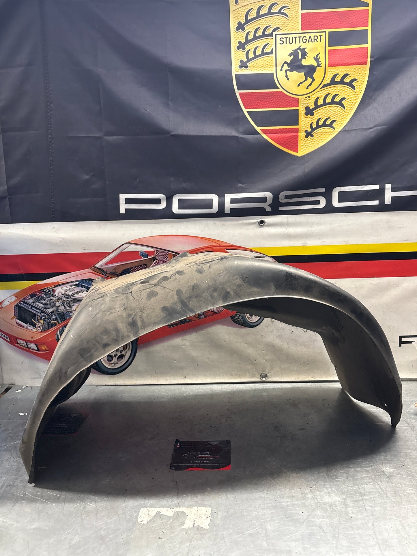 Porsche 928 wheel arch liner Left 92850438105 Used