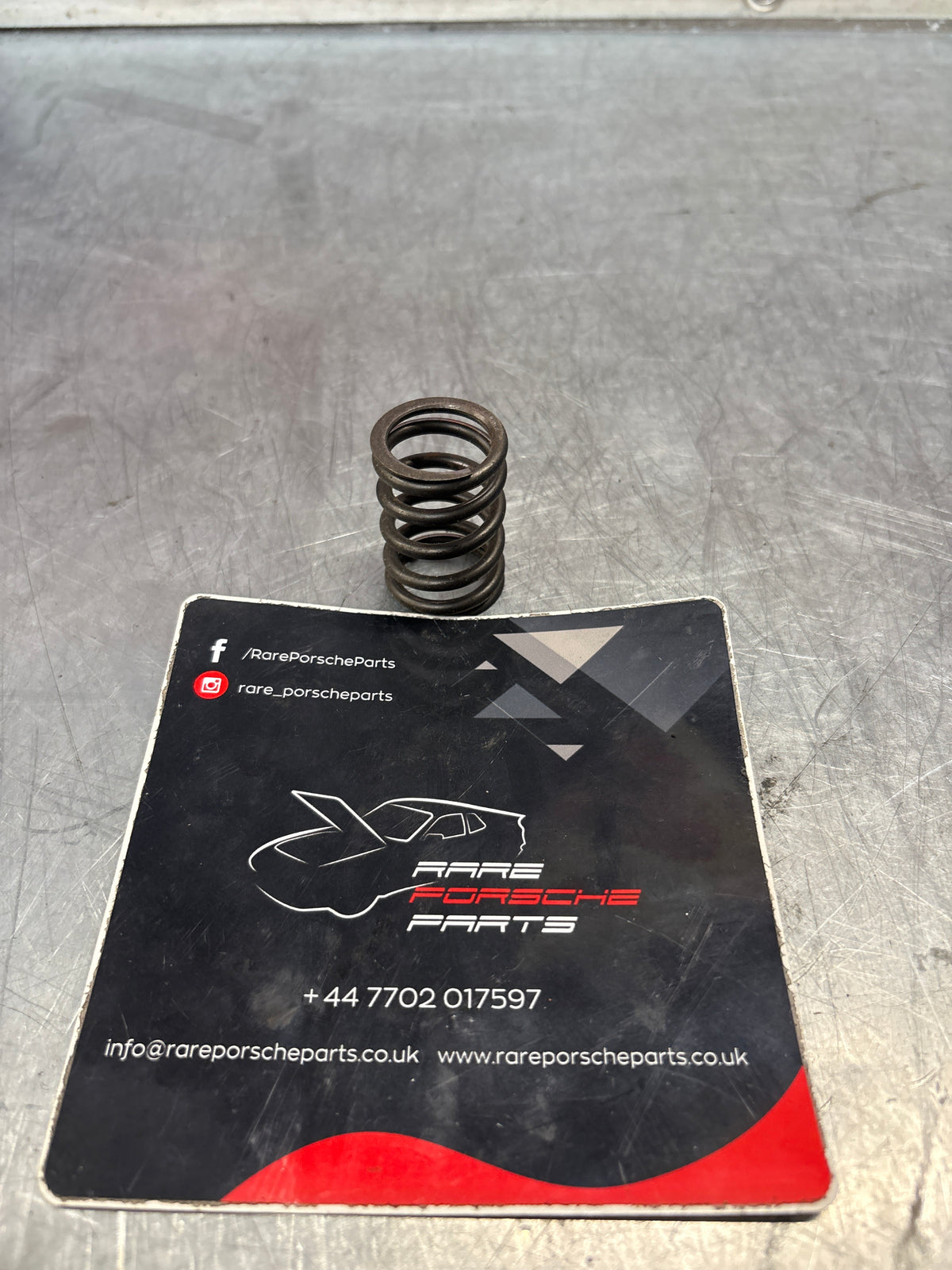 Porsche 944 S2 / 968 outer valve spring, used 94410590703