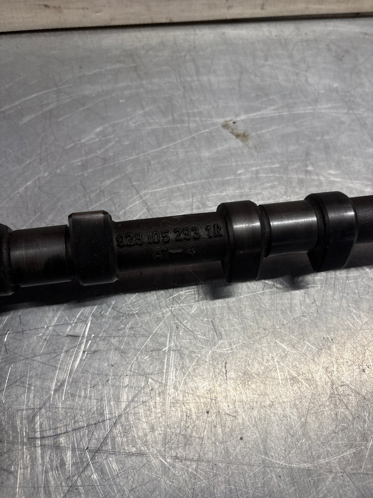 Porsche 928 S3 M28.45/46 engine Camshaft, exhaust side, cylinder 1-4, used 9281052931R / 92810529308