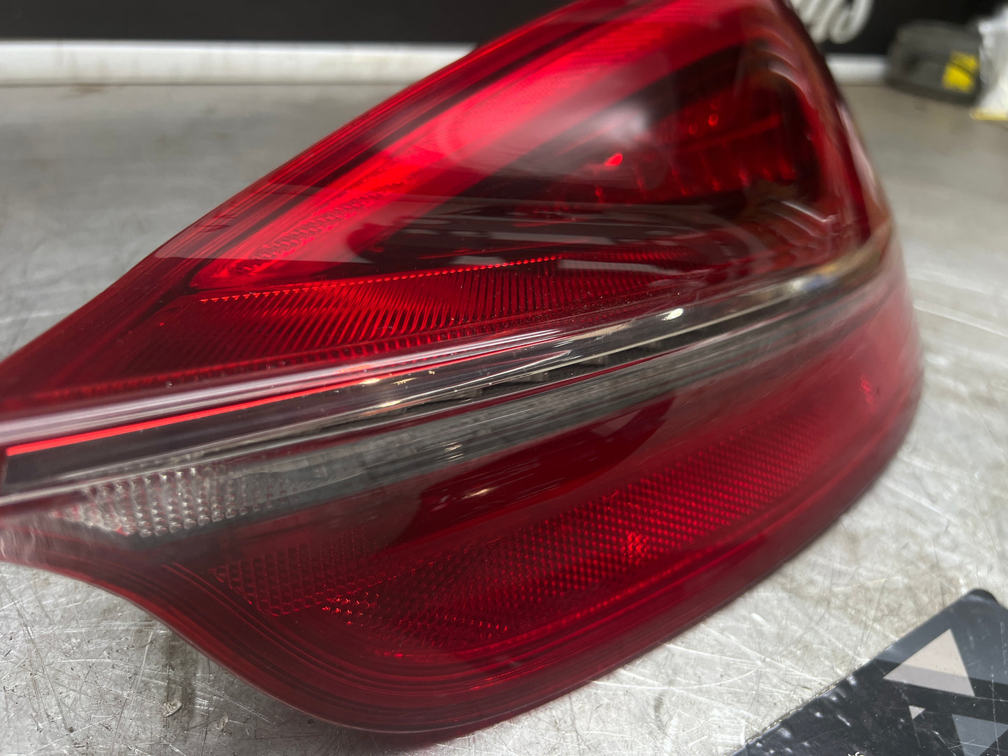 PORSCHE BOXTER CAYMAN 981 DRIVERS SIDE RIGHT REAR TAILLIGHT 98163114211