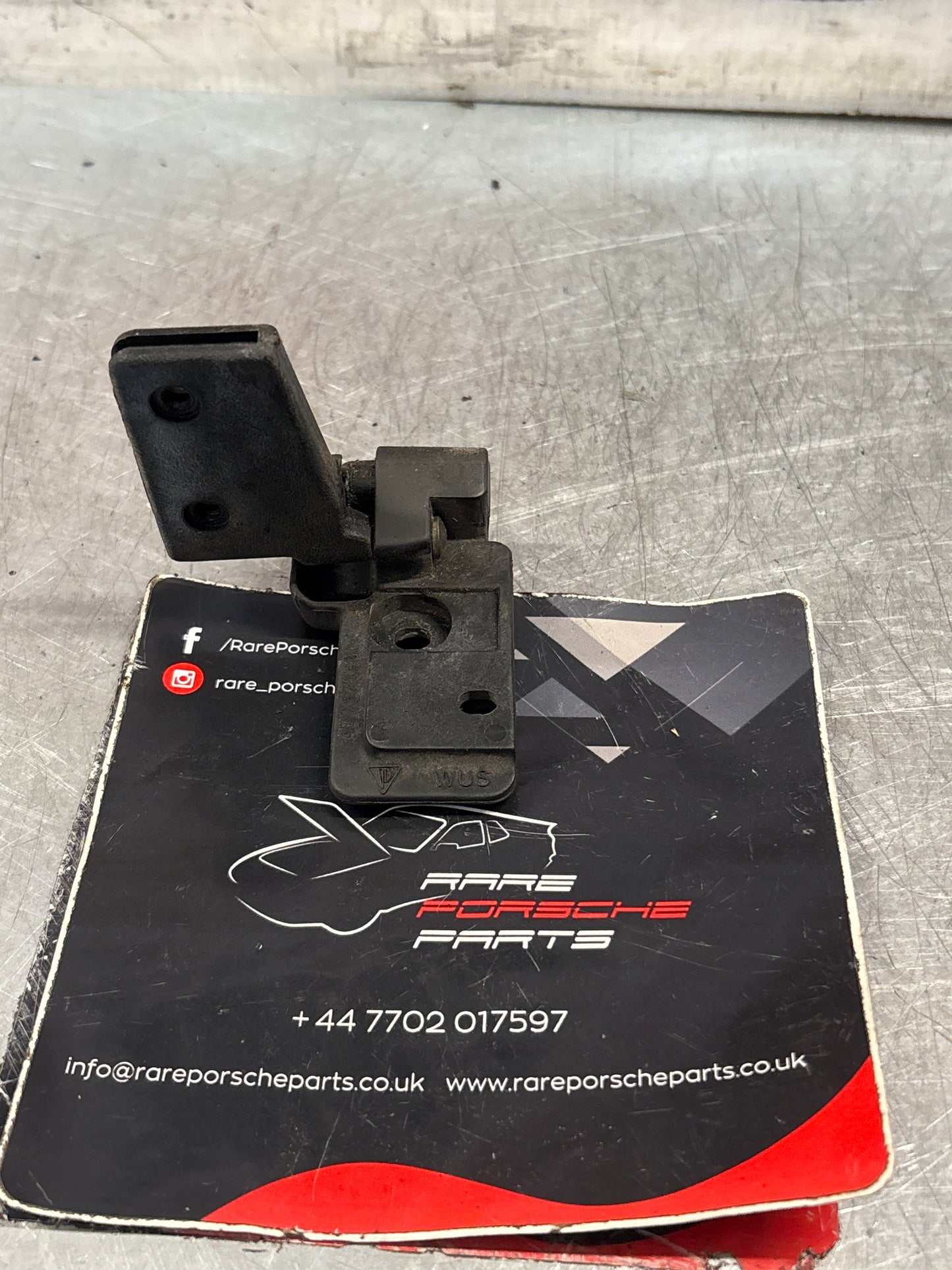 Porsche 924 / 944 / 968 sunroof wind deflector left hinge 477871681 477871635A used