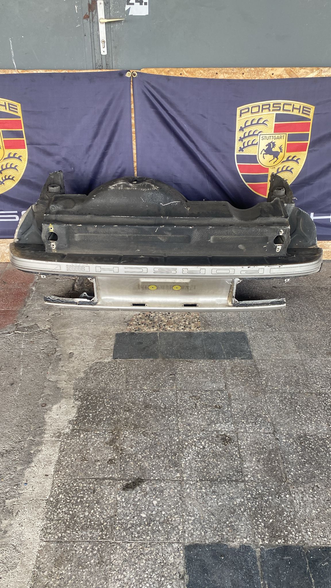 Porsche 944 complete rear cut used, 94450303701