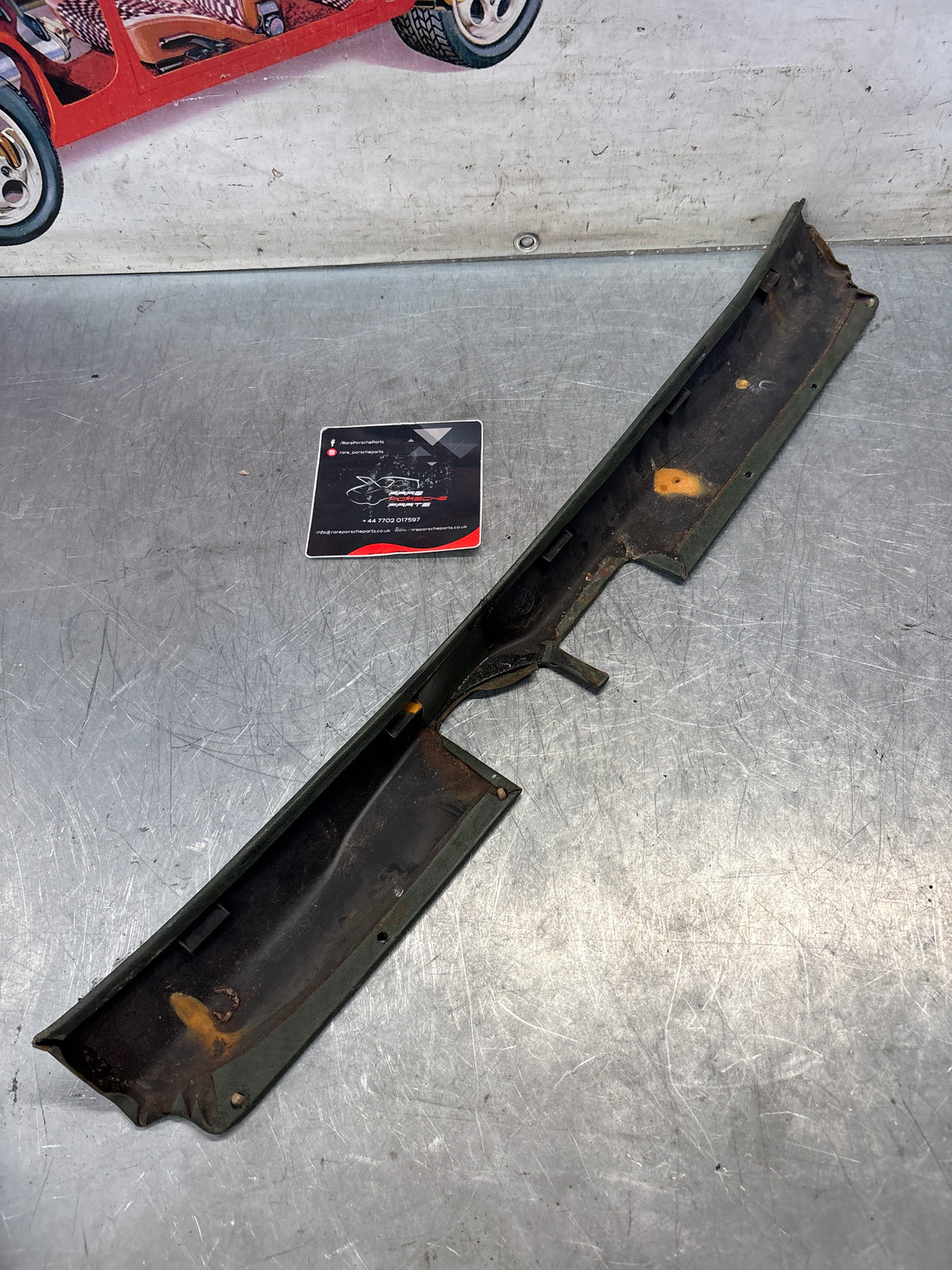 Porsche 928 tailgate interior trim, used, green 92855504705