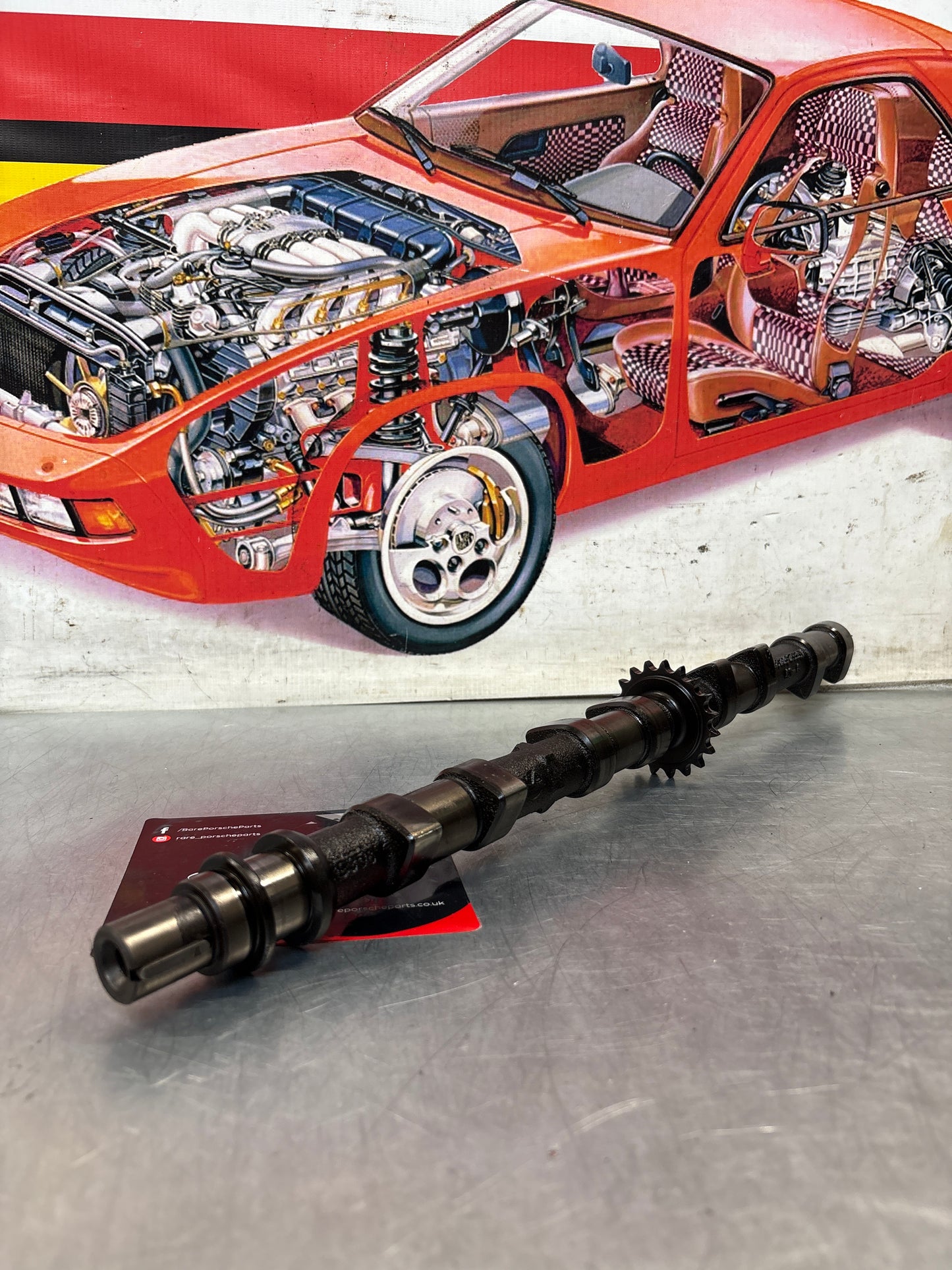 Porsche 928 S3 M28.45/46 engine Camshaft, exhaust side, cylinder 1-4, used 9281052935R / 92810529308