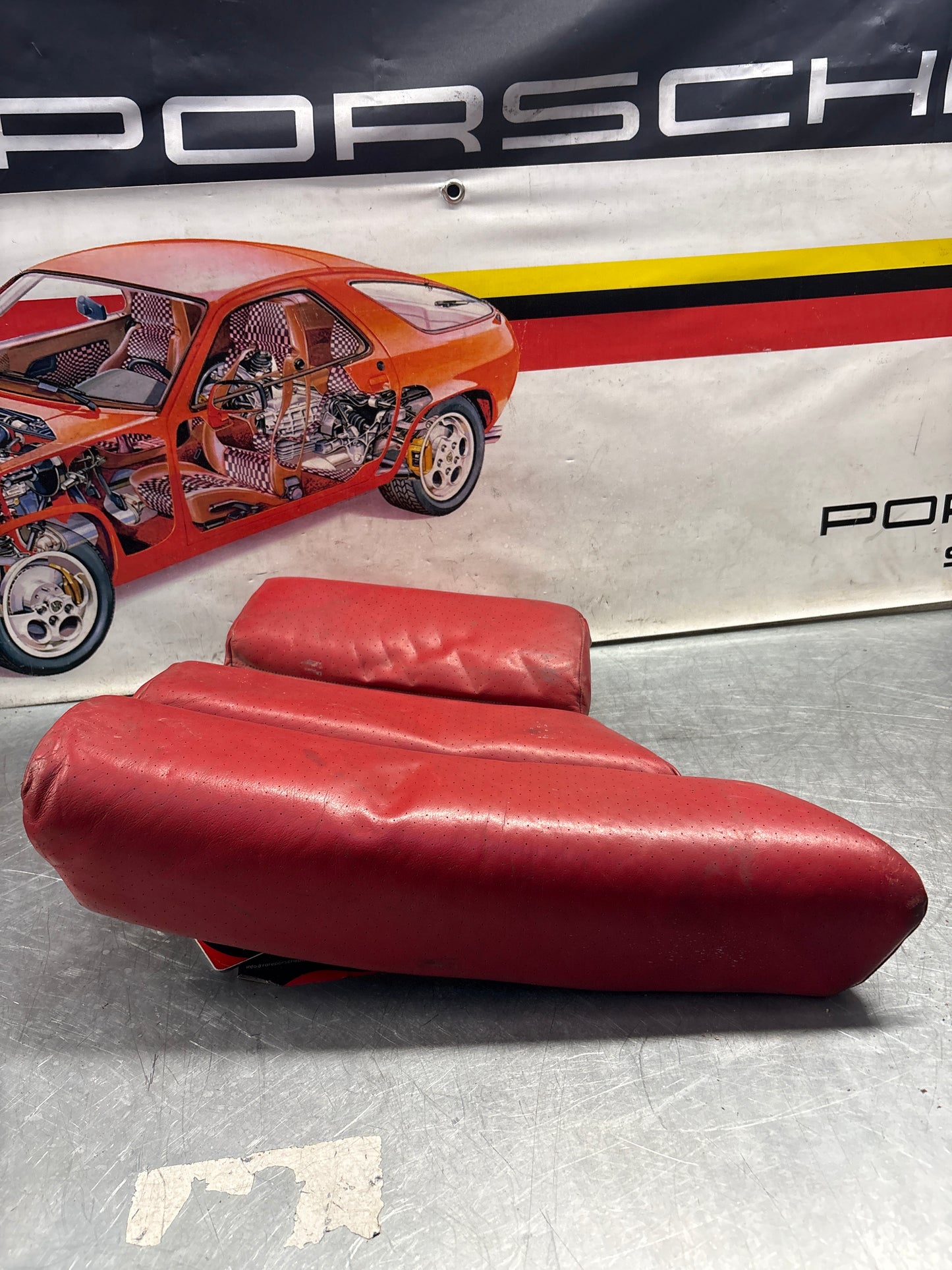 Porsche 928 rear left seat and center cushion, used, can-can red 92852205951 / 92852208751