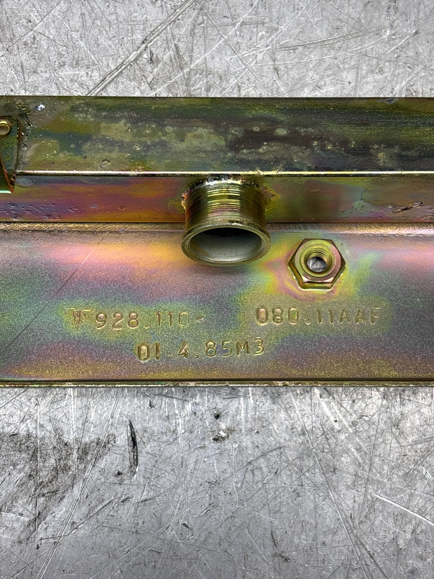 Porsche 928 S fuel rail, right, refurbished 92811008011