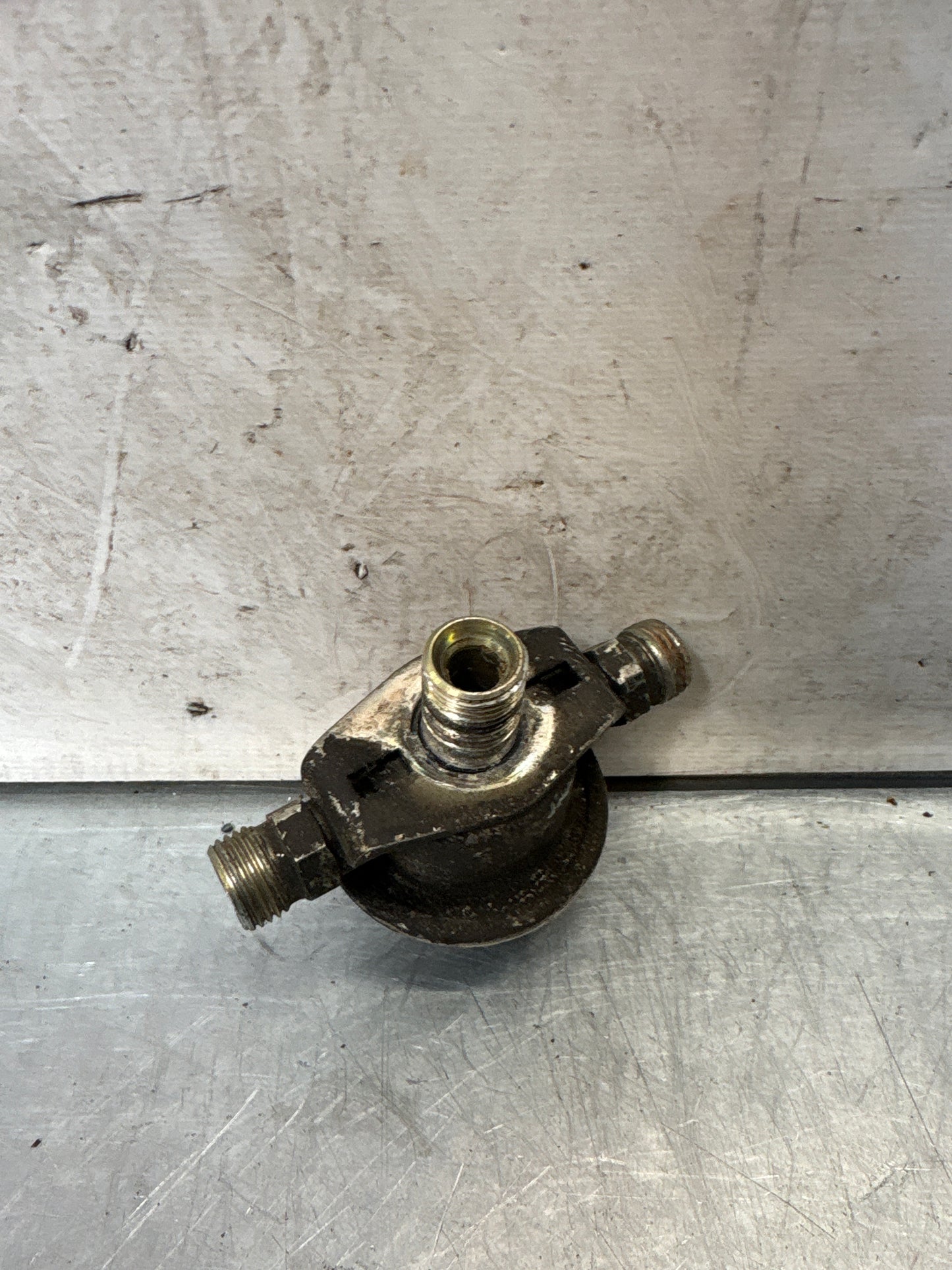 Porsche 928 pulsation damper fuel delivery system, used 0280161034