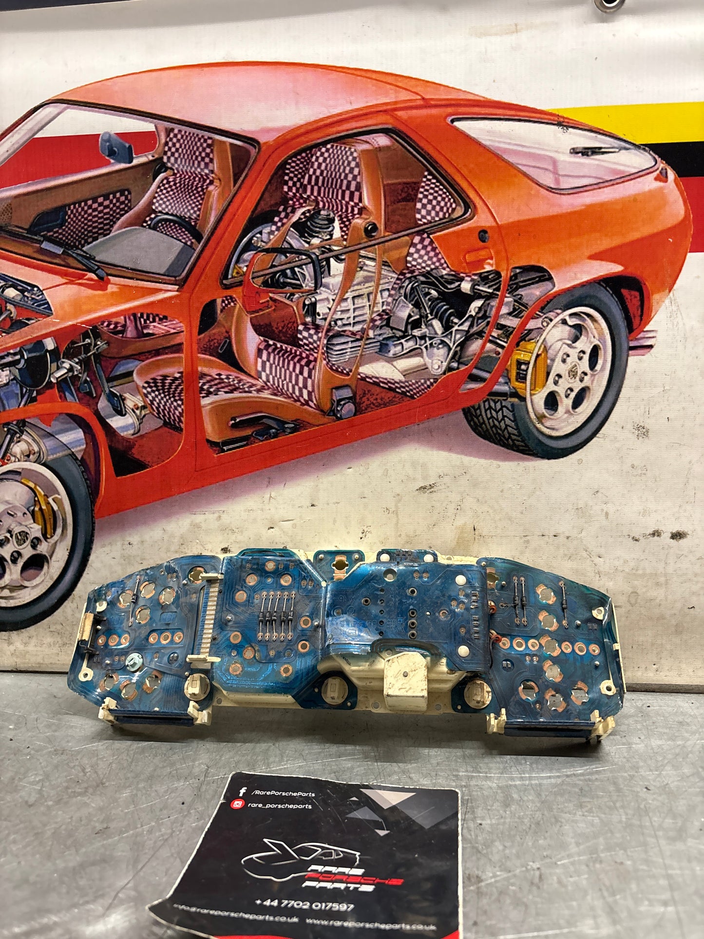 Porsche 928 instrument cluster circiut board, used VDO number: X16-1208412 / 88 481 549