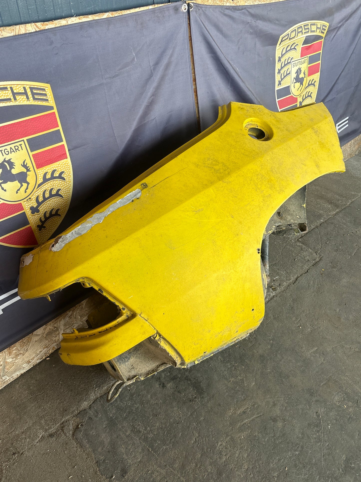 Porsche 924 1976-79 Right side cut, rear fender 477809844