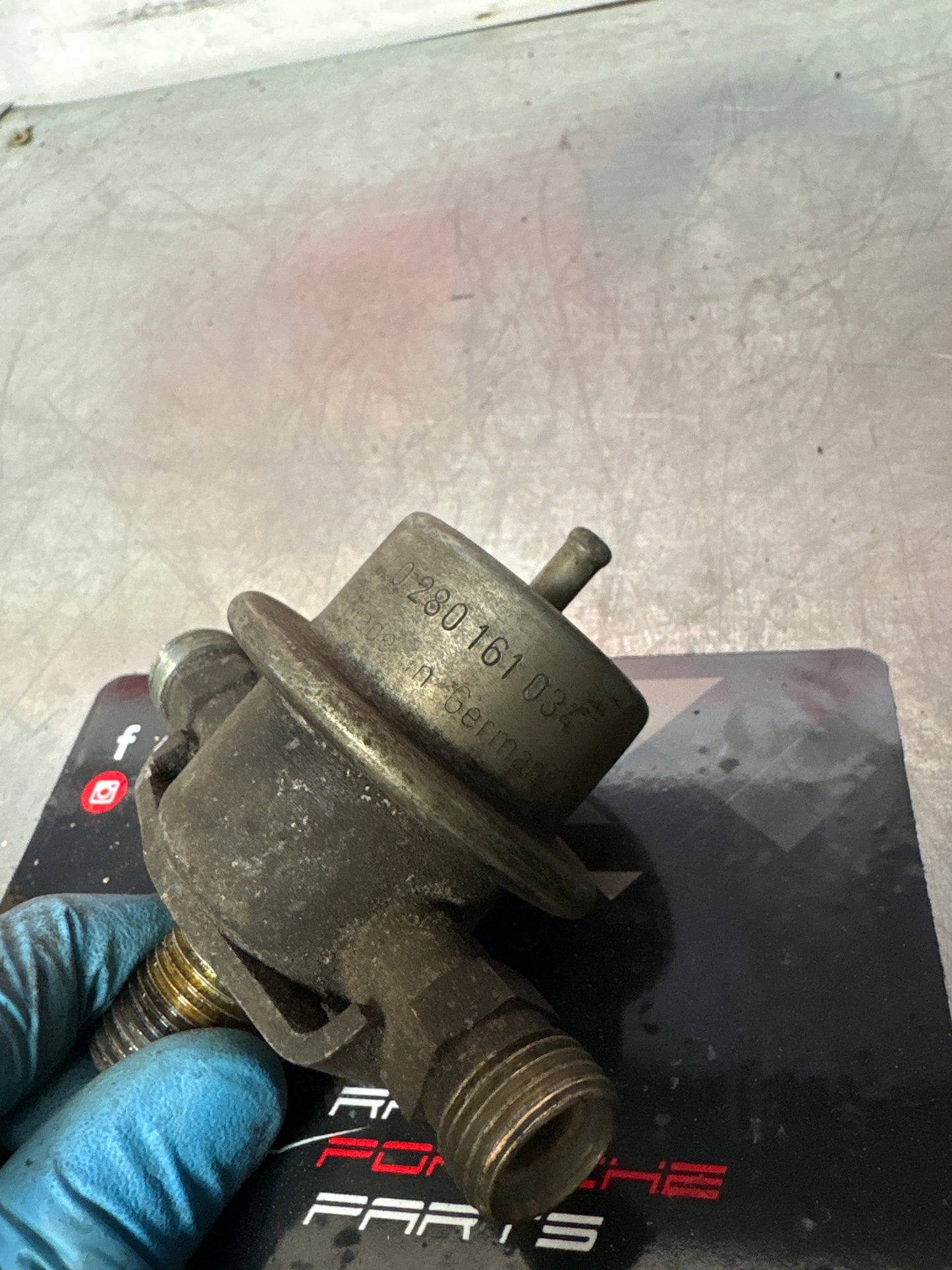 Porsche 928 pulsation damper fuel delivery system, used 0280161034
