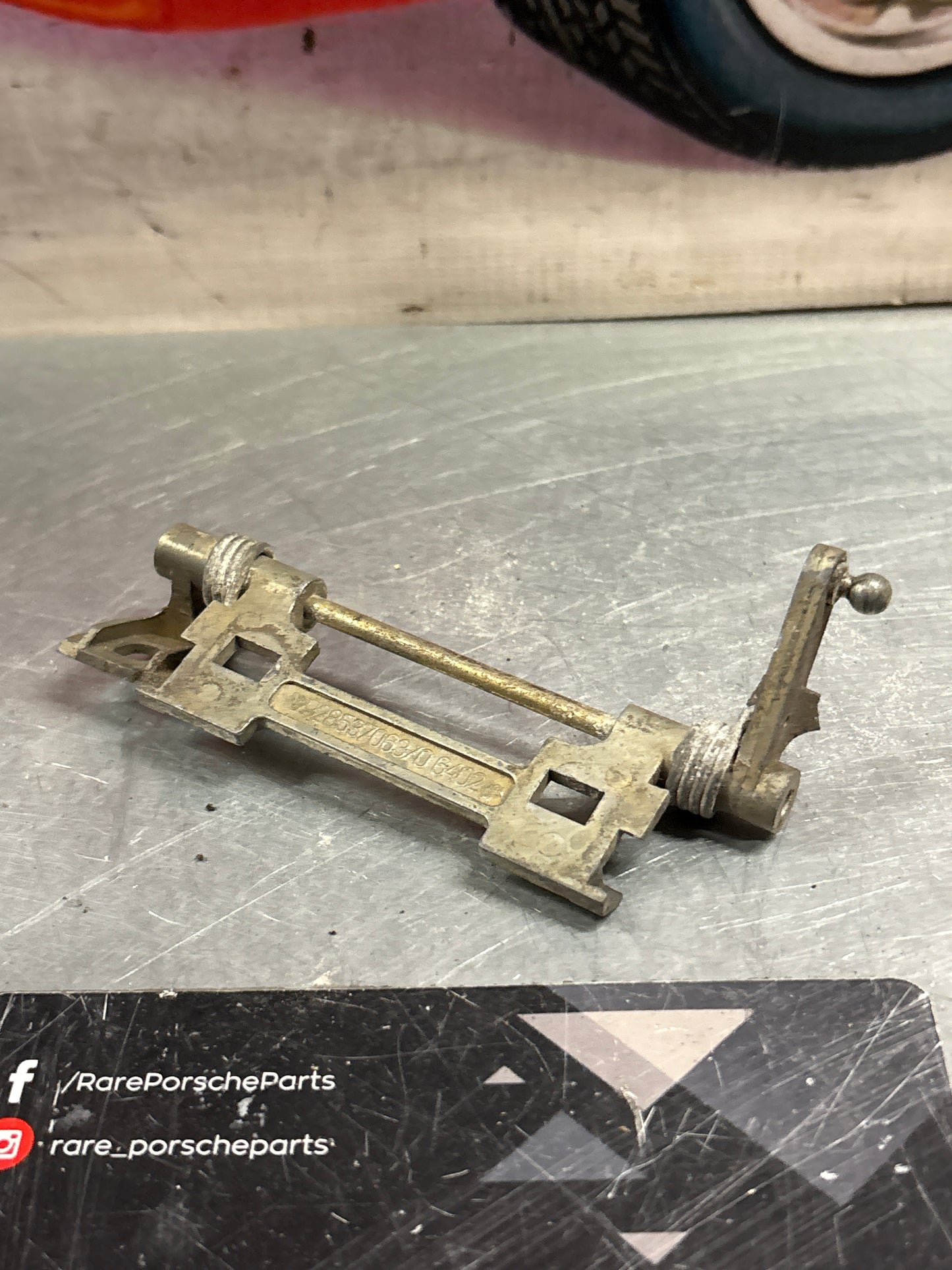 Porsche 928 black door handle assembly used 928537063/06402