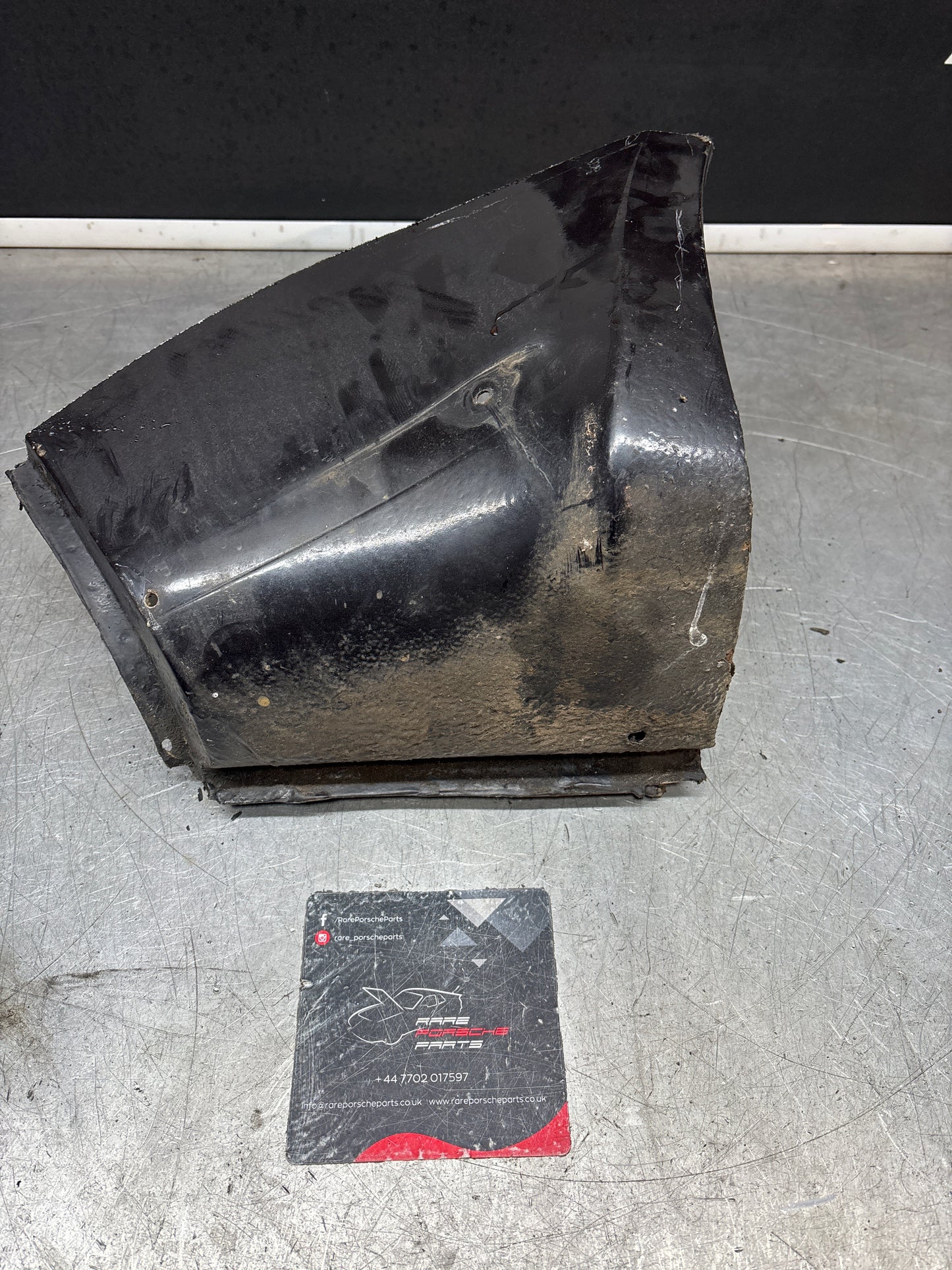 Porsche 944 Right rear fender cut, rear corner 94450390403