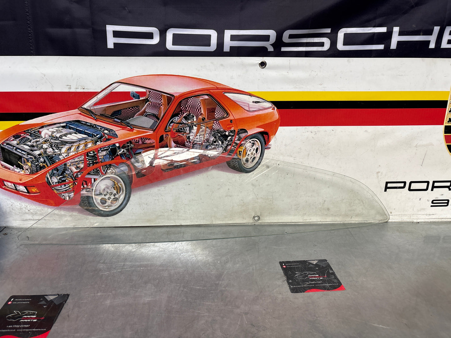 Porsche 928 rear quarter side glass, clear right, 92854310408 used