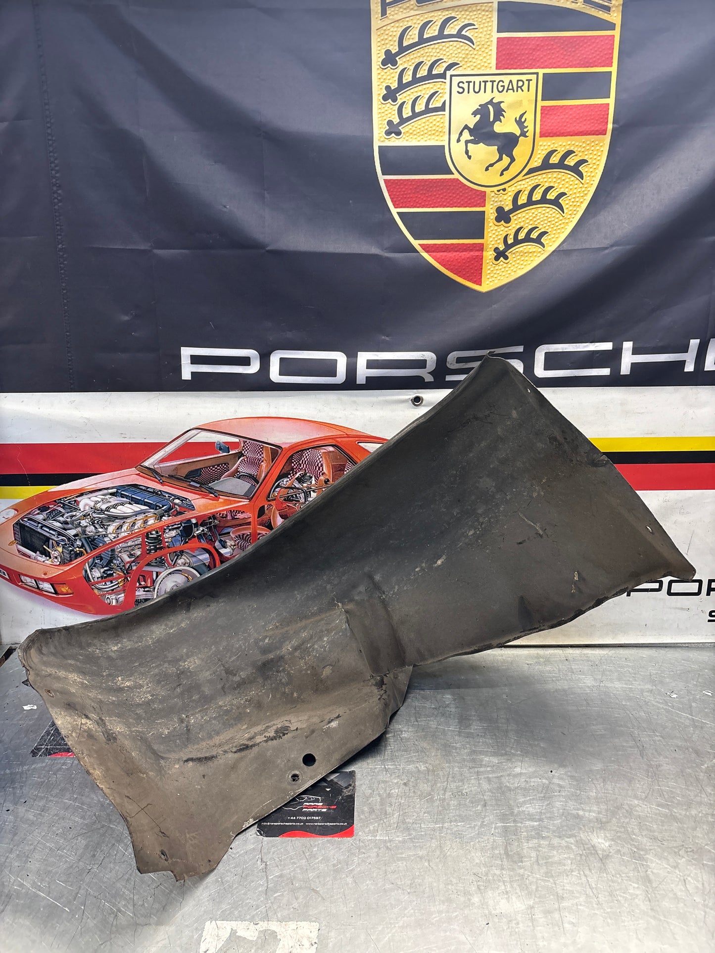 Porsche 928 wheel arch liner  Right 92850438205 Used