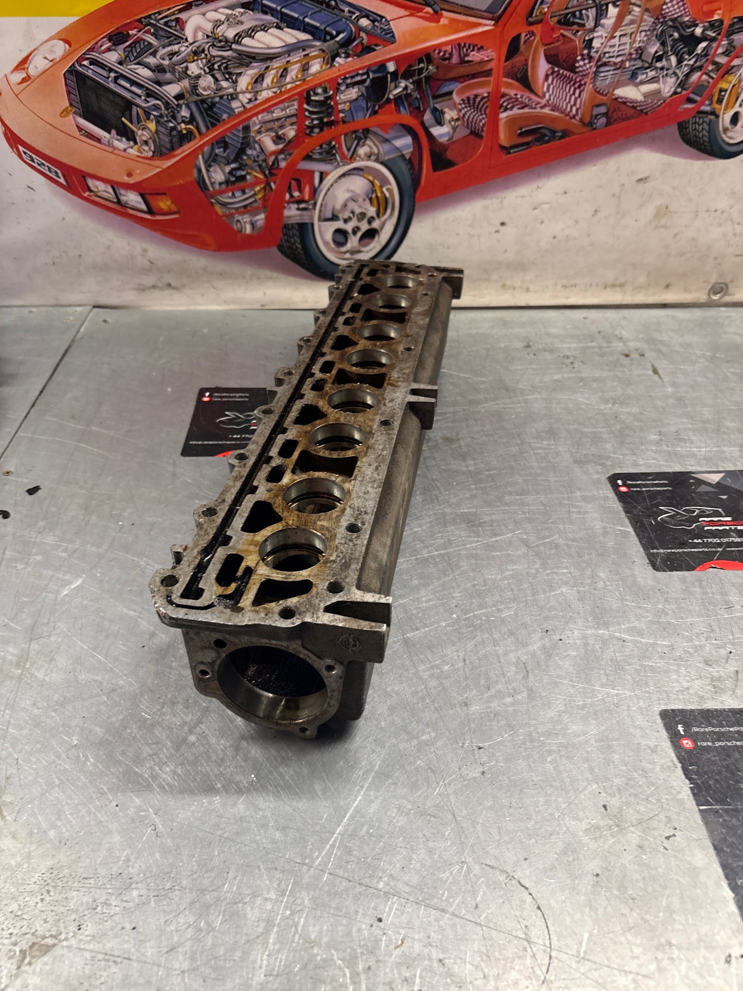 Porsche 924S 944 2.5 camshaft housing 9441052505R