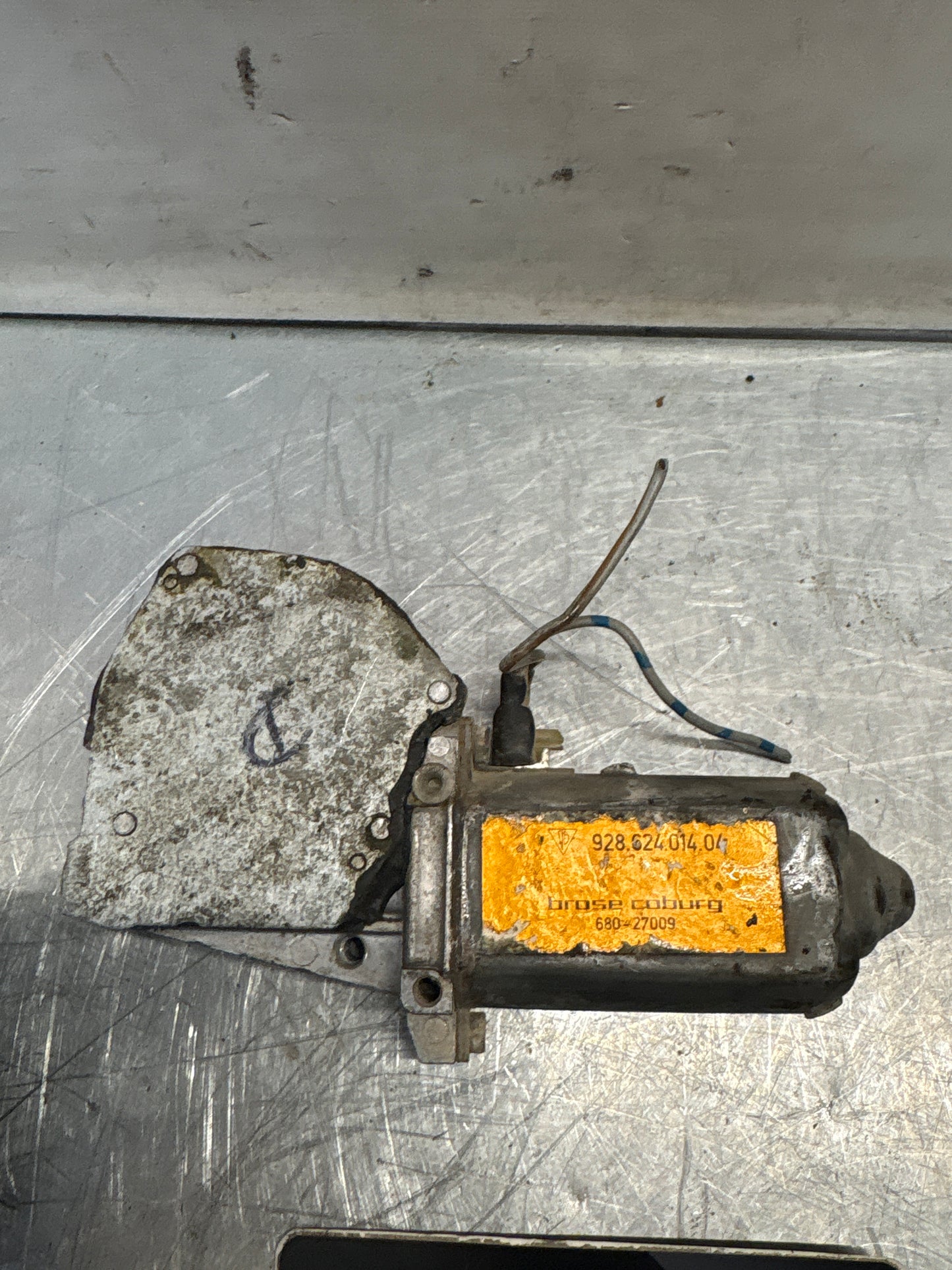 Porsche 928 window regulator motor, right, used 92862401404