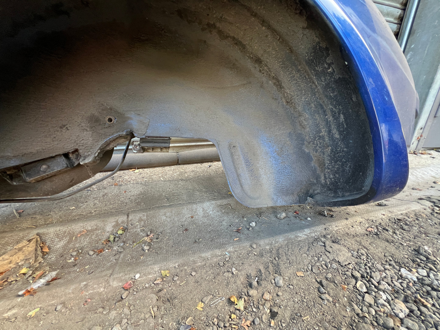 Porsche 944 left side cut, rear fender with sill 94450390303, 94450361102