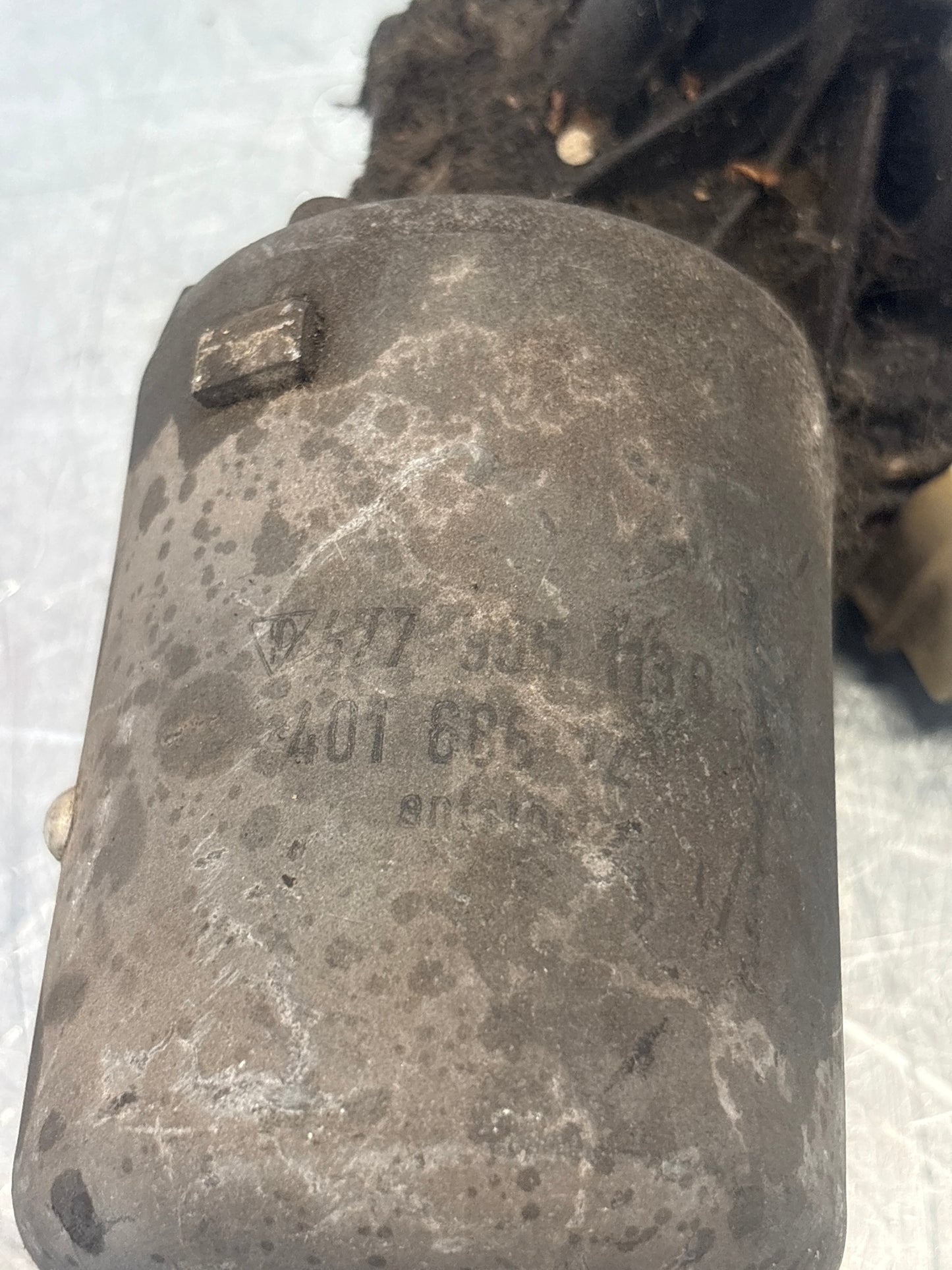 Porsche 924 / early 944 front windscreen wiper motor 477955113B used