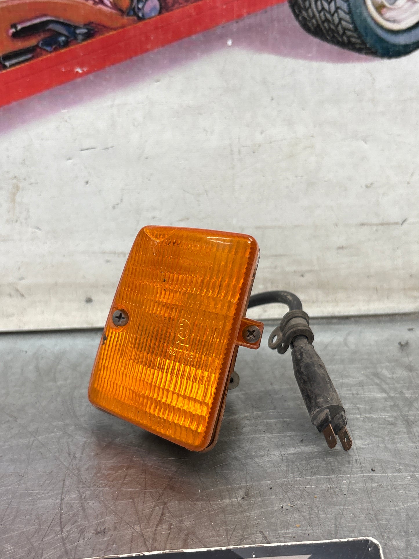 Porsche 928 pre facelift indicator lamp, right, used 0311315002 / 92863142100 cracked lense