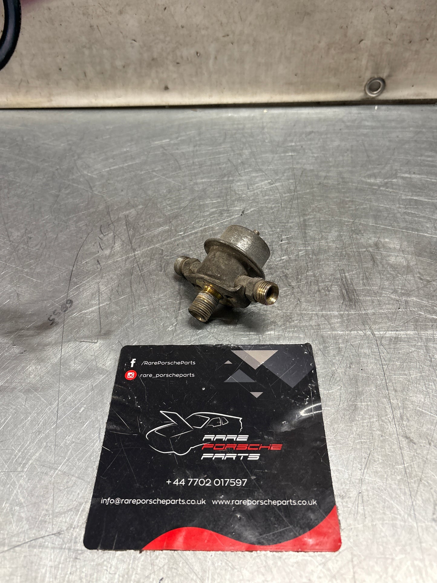 Porsche 928 fuel rail pressure regulator valve, used 0280161008