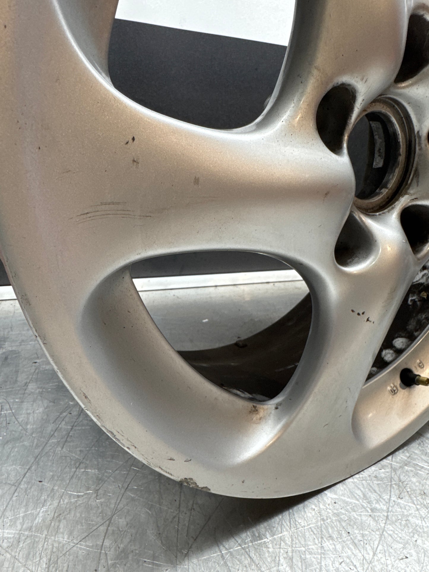 Porsche 996 alloy wheel 99636213601 used