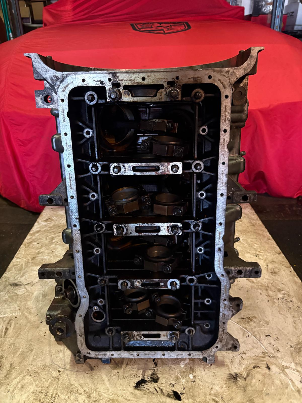 Porsche 928 M28/01 4.5 block with pistons, used