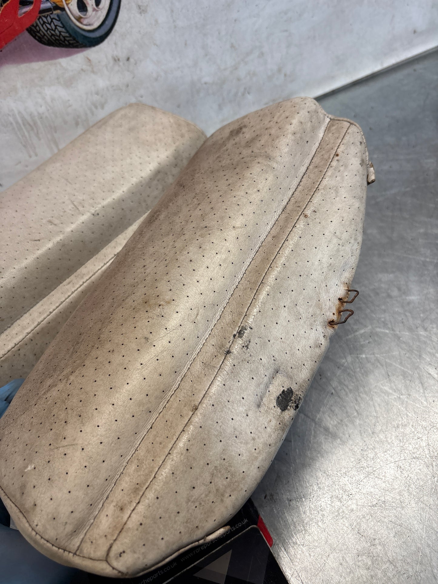 Porsche 928 rear right seat upper and middle cushion, leather, white, used 92852204650 / 92852208851