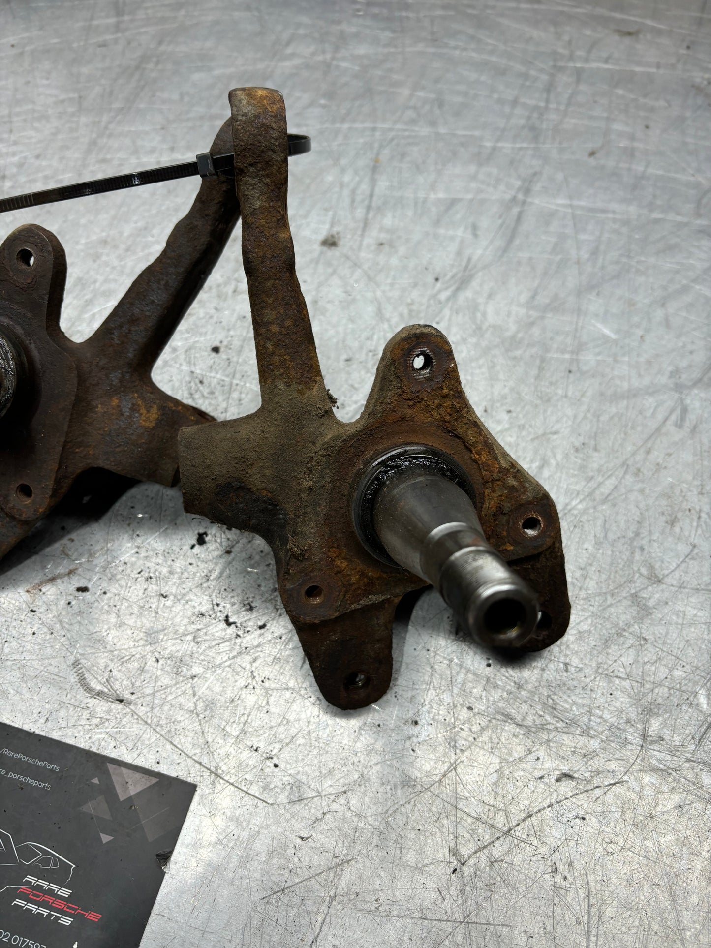 Porsche 944 -85.5/ 924S / 924 Turbo pair of steering knuckle, spindle axle front 477407311L 477407312L, used