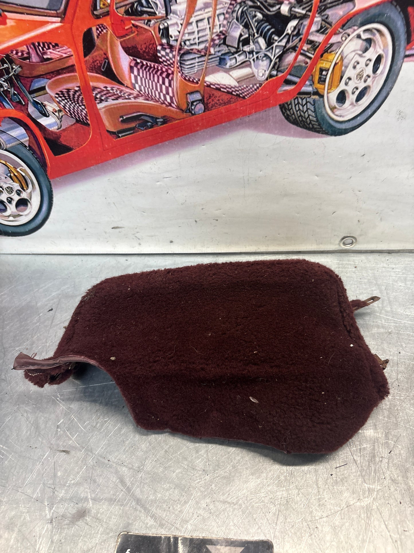 Porsche 928 handbrake sorround carpet, burgundy, used