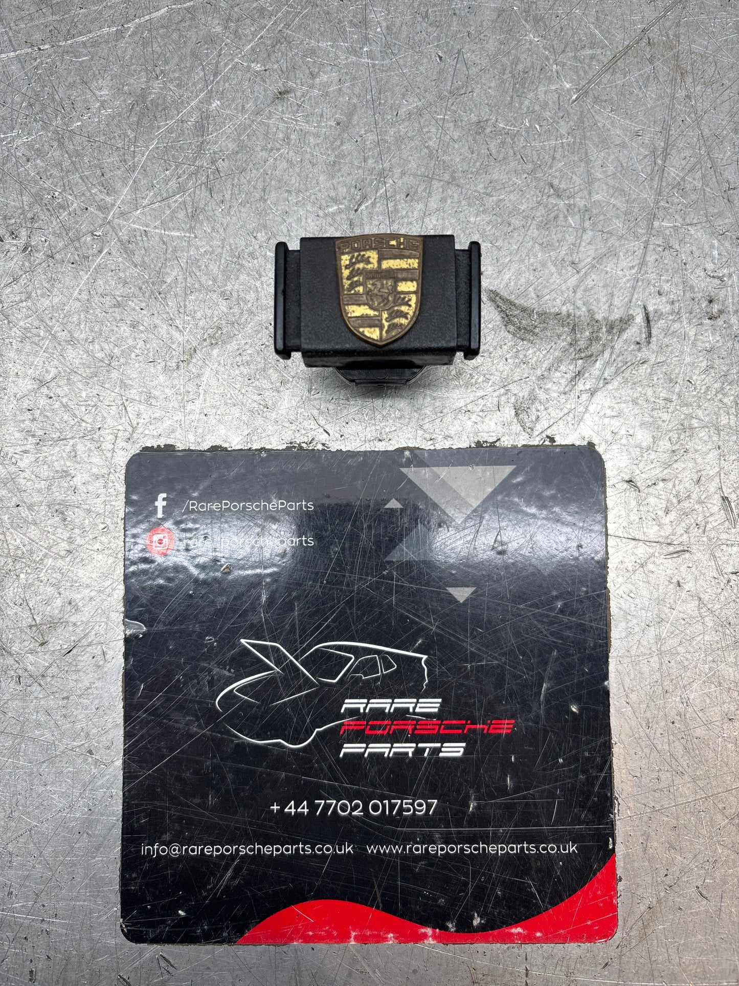 Porsche 924/944 black glove box lock with badge 477857133 used immaculate