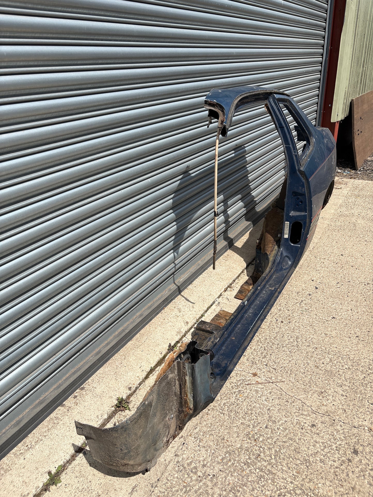 Porsche 924 1983 left side cut, rear fender with sill