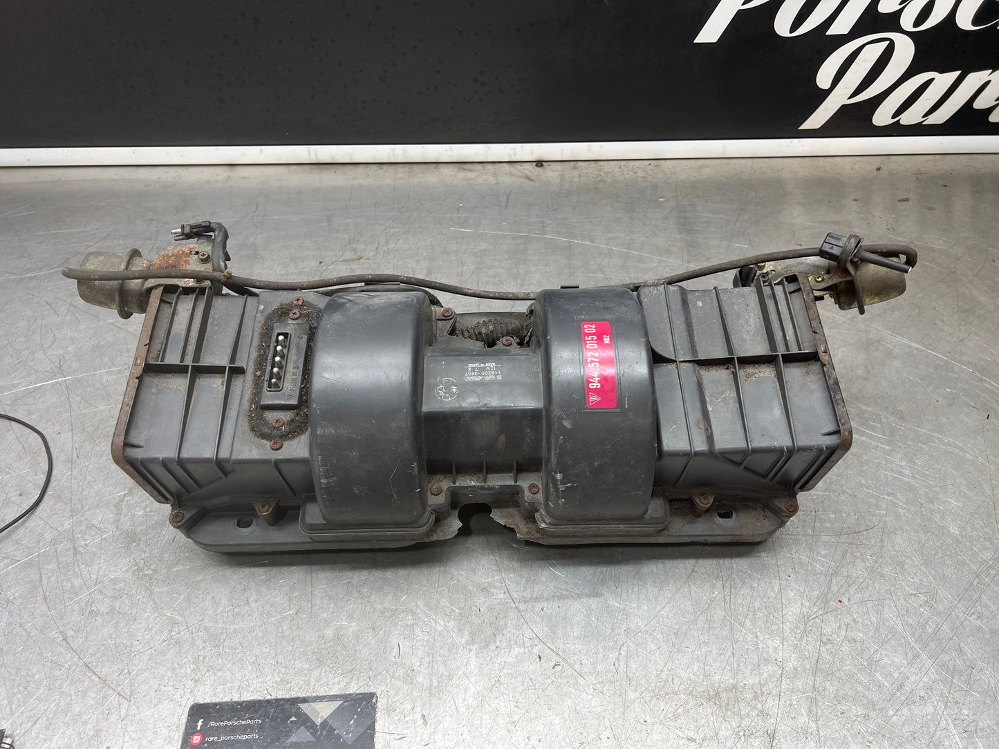 Porsche 944 968 (1986-95)blower fan motor in heater box. 94457201502 used damaged