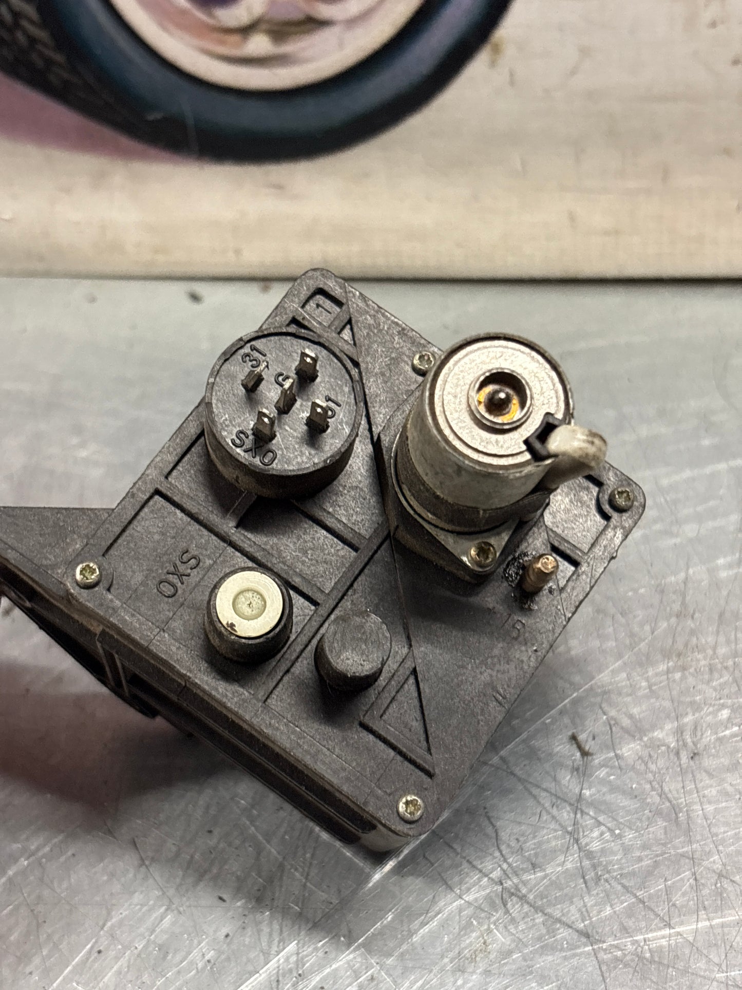 Porsche 928 catalytic converter reset counter switch, used 92864122500