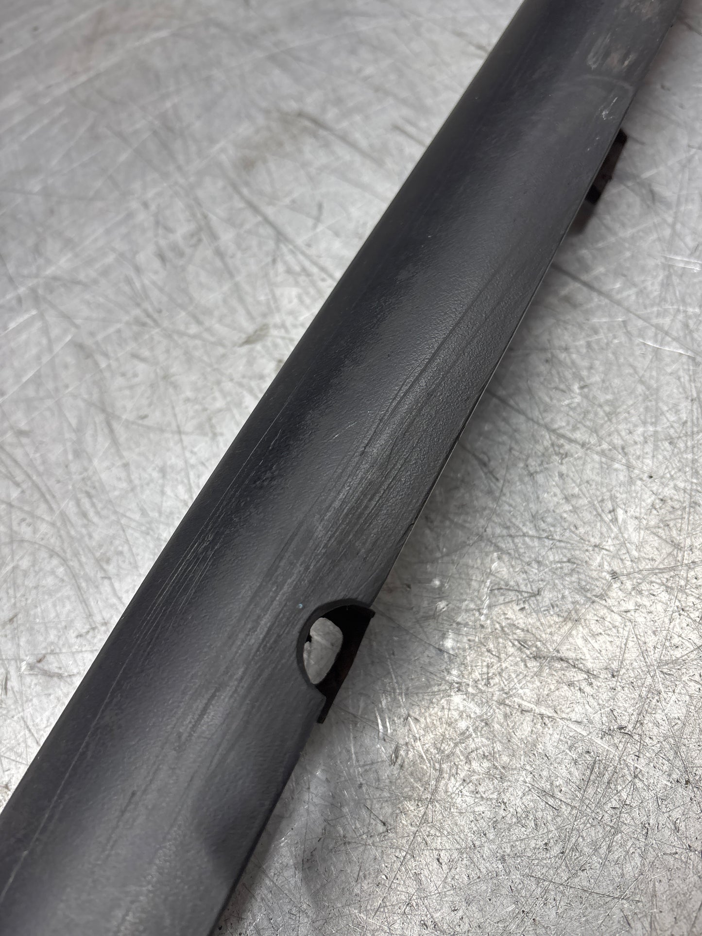 Modanatura battitacco inferiore Porsche 944 lato sinistro, usata 95155919500