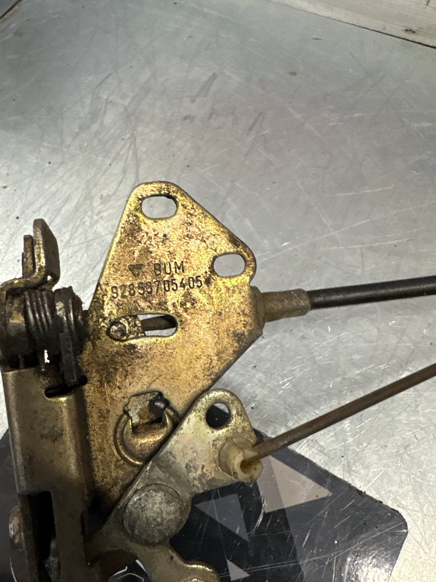 Porsche 928 right hand door latch 92853705405 used