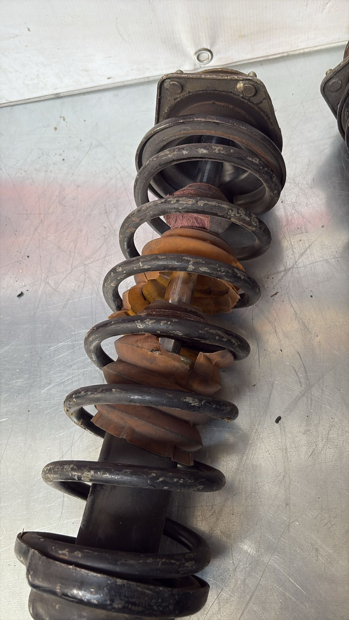 Porsche 944 Turbo pair of front shock absorber, used 95134303105 95134303205