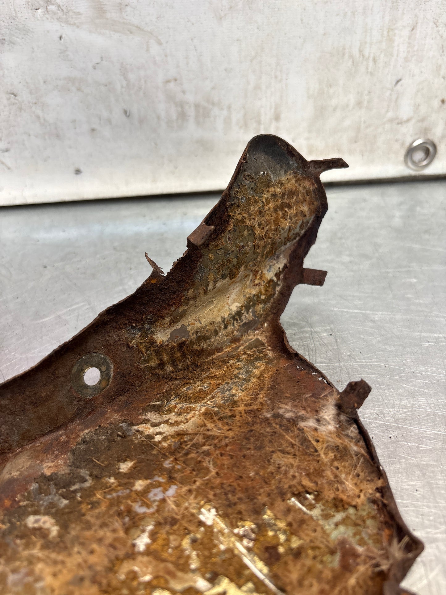 Porsche 928 mount cover heat shield plate right side, used 92837506801