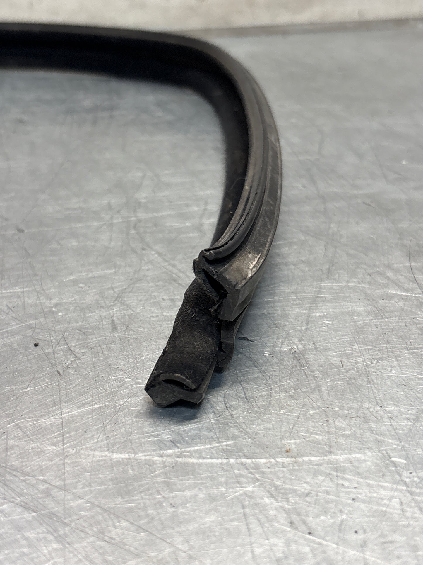Porsche 928 left door channel seal, for spares or repair 92853732303
