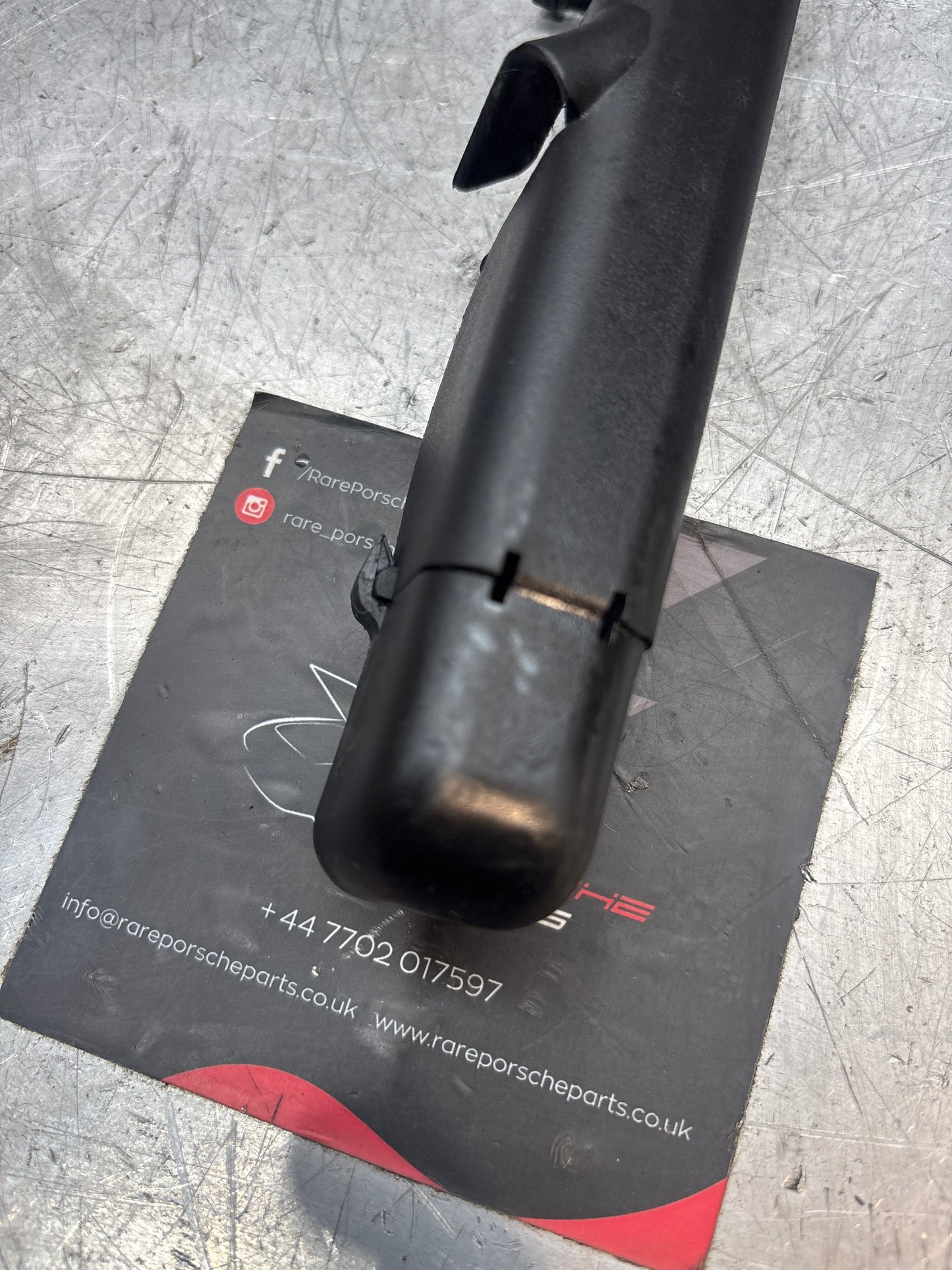 Rivestimento del coperchio del binario dell'iniettore del carburante Porsche 944 94460708102, usato